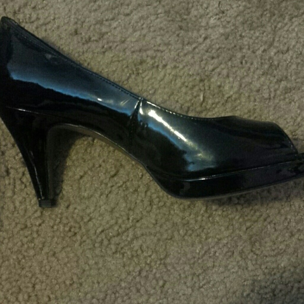 Heels - Picture 3 of 4
